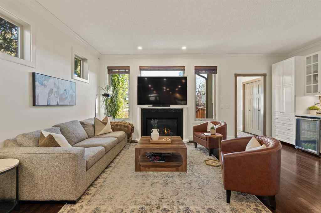 MLS® A2264948 - 2410 26 Street SW in Killarney/Glengarry Calgary, Residential