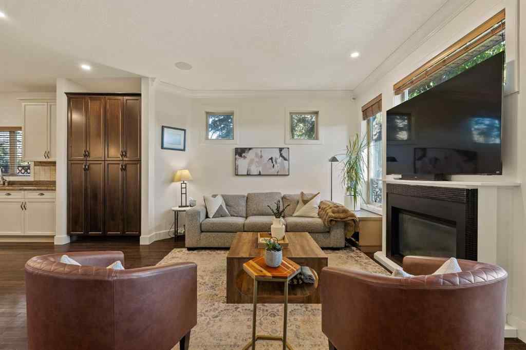 MLS® A2264948 - 2410 26 Street SW in Killarney/Glengarry Calgary, Residential