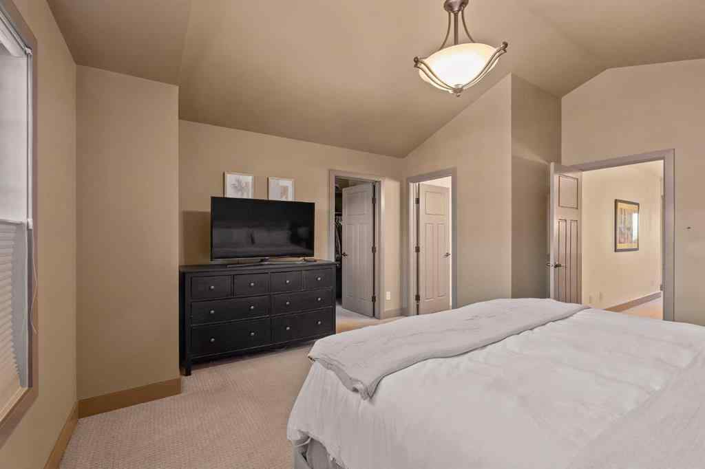 MLS® A2264948 - 2410 26 Street SW in Killarney/Glengarry Calgary, Residential