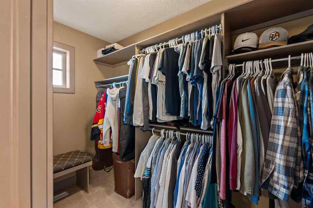 MLS® A2264948 - 2410 26 Street SW in Killarney/Glengarry Calgary, Residential