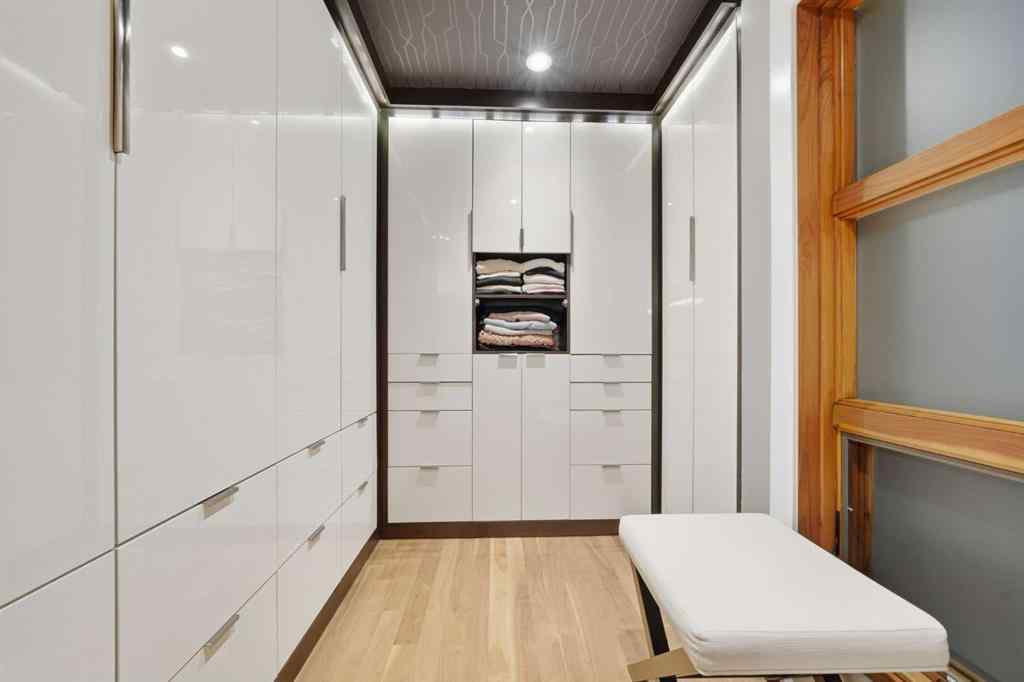 MLS® A2264951 - 2014 32 Avenue SW in South Calgary Calgary, Residential