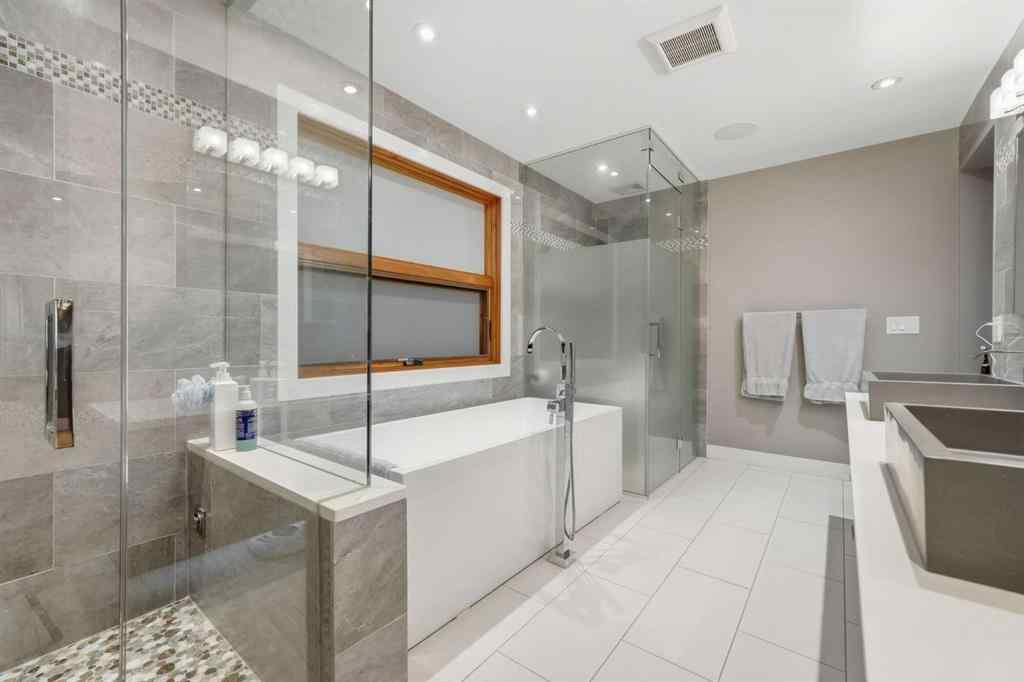 MLS® A2264951 - 2014 32 Avenue SW in South Calgary Calgary, Residential