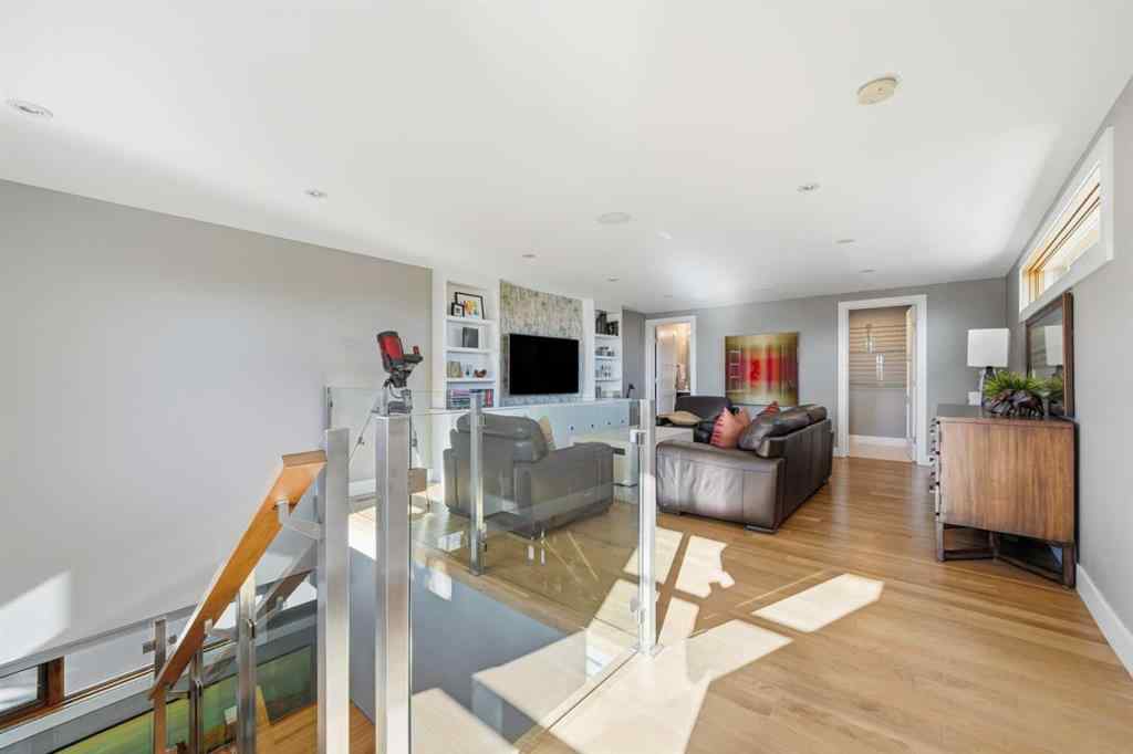 MLS® A2264951 - 2014 32 Avenue SW in South Calgary Calgary, Residential