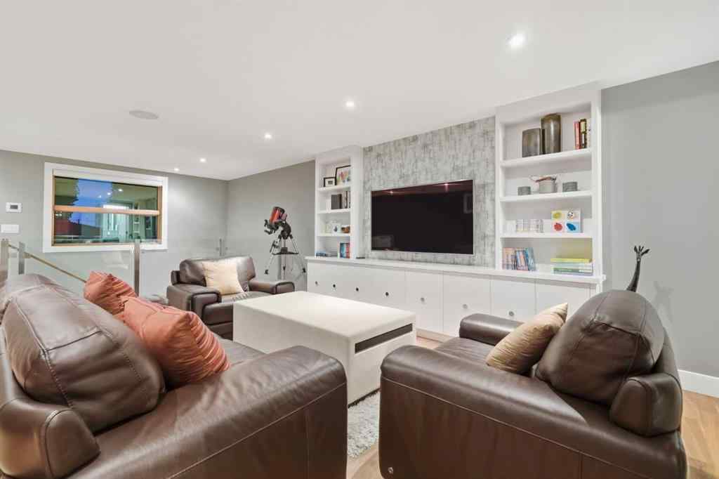 MLS® A2264951 - 2014 32 Avenue SW in South Calgary Calgary, Residential