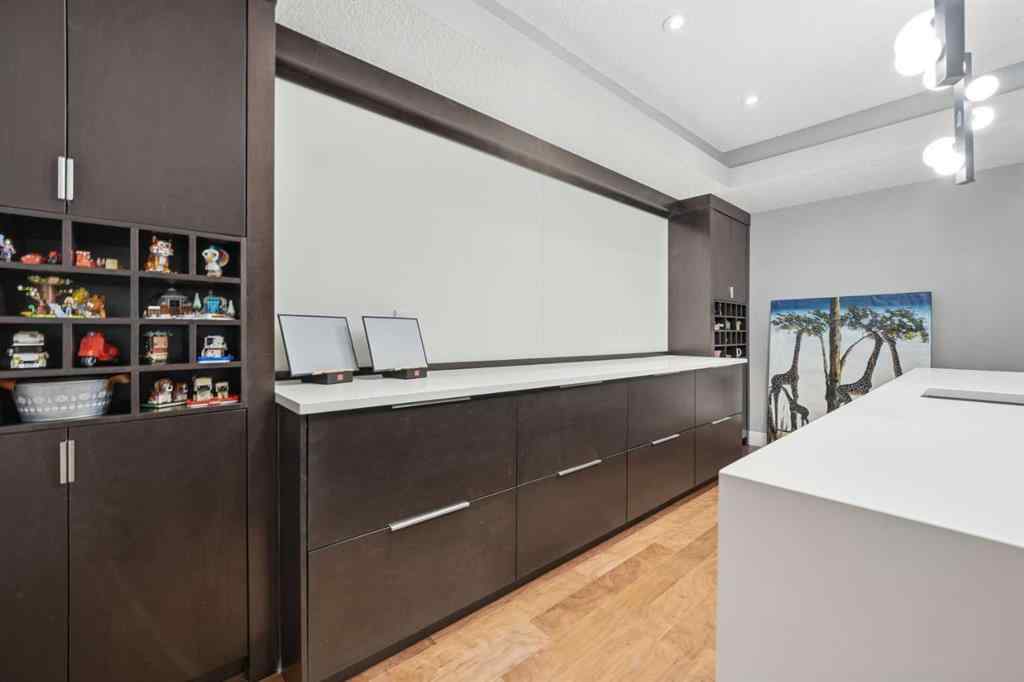 MLS® A2264951 - 2014 32 Avenue SW in South Calgary Calgary, Residential