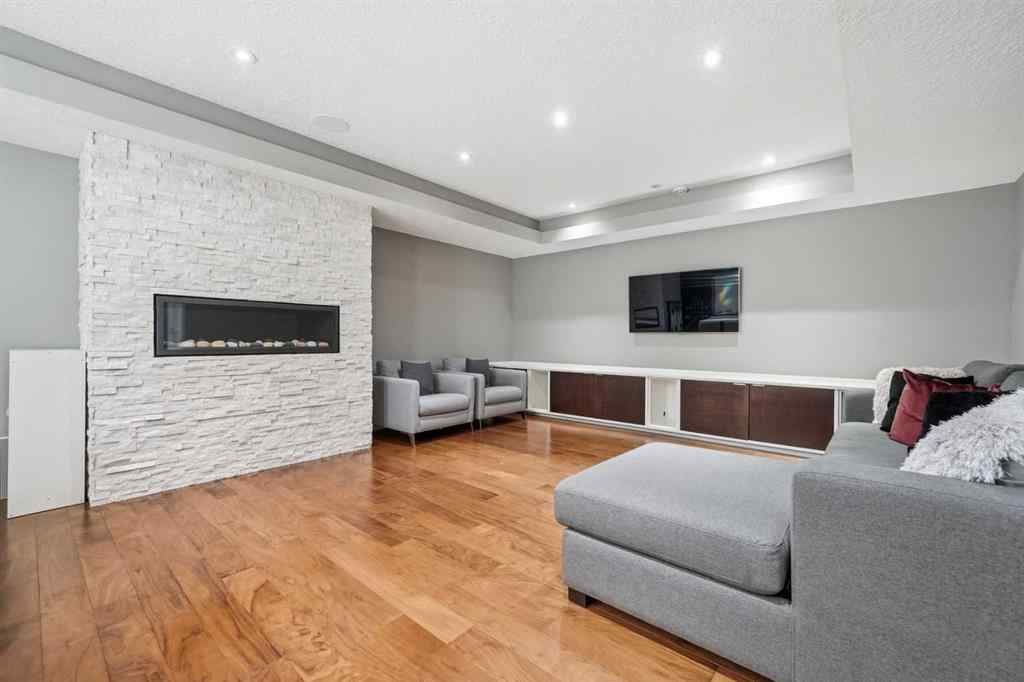 MLS® A2264951 - 2014 32 Avenue SW in South Calgary Calgary, Residential