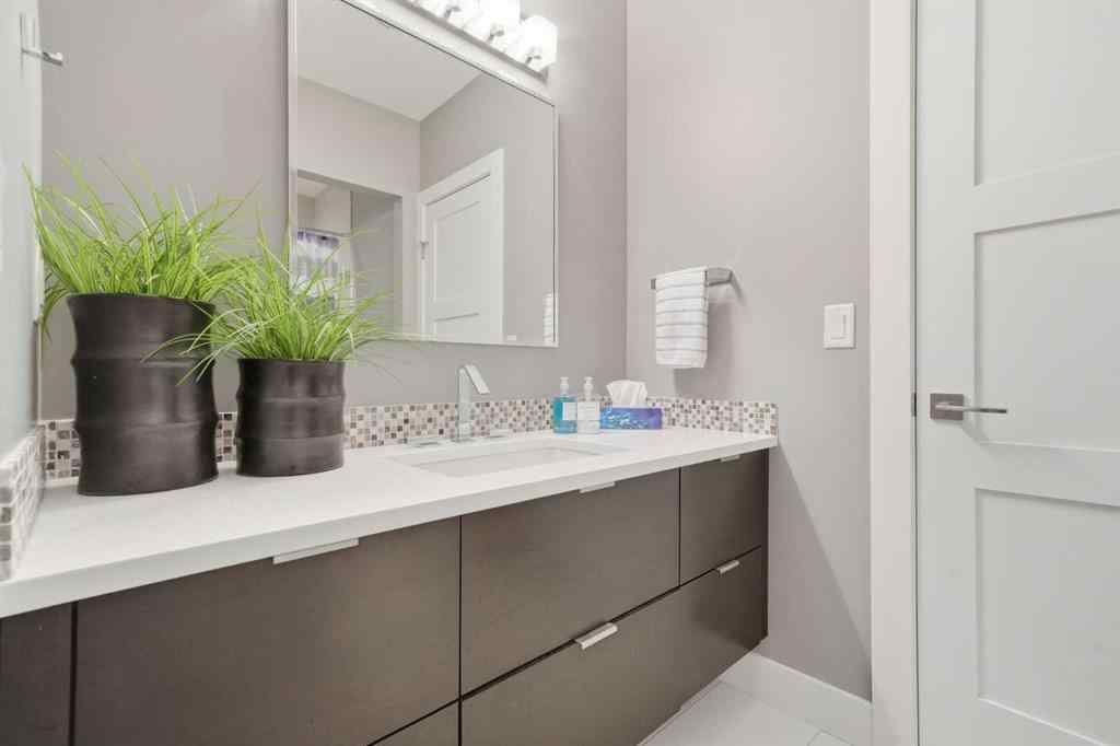 MLS® A2264951 - 2014 32 Avenue SW in South Calgary Calgary, Residential