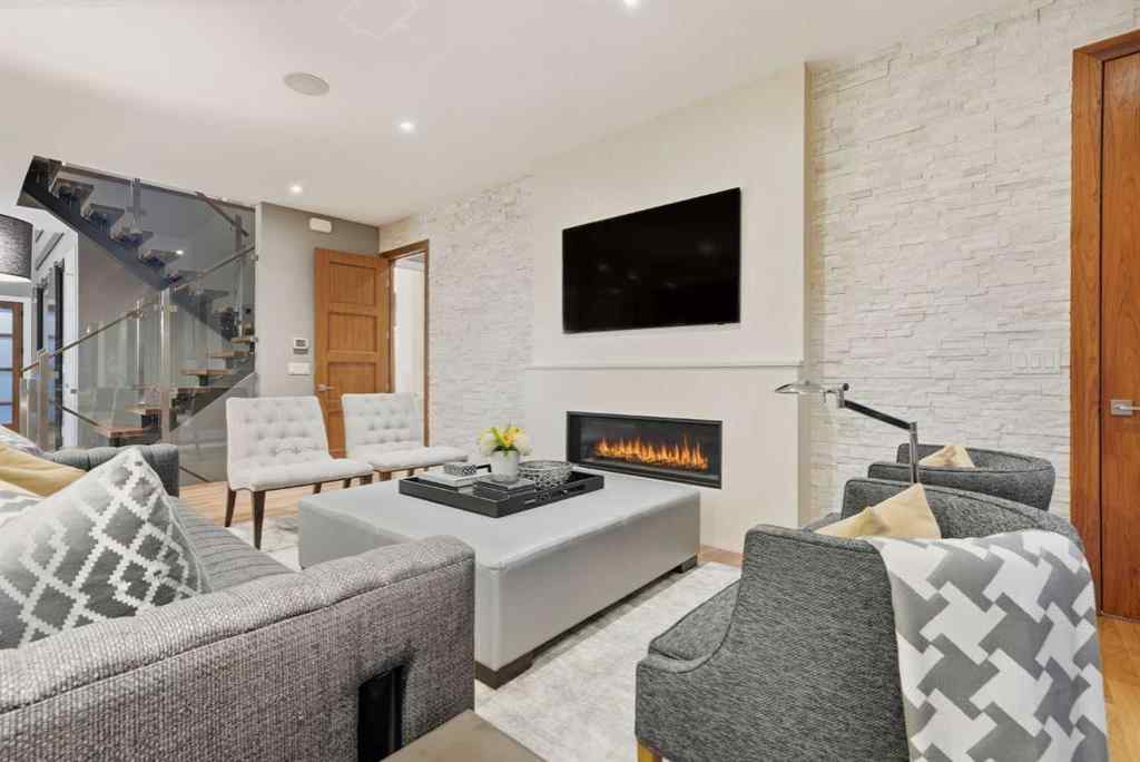 MLS® A2264951 - 2014 32 Avenue SW in South Calgary Calgary, Residential