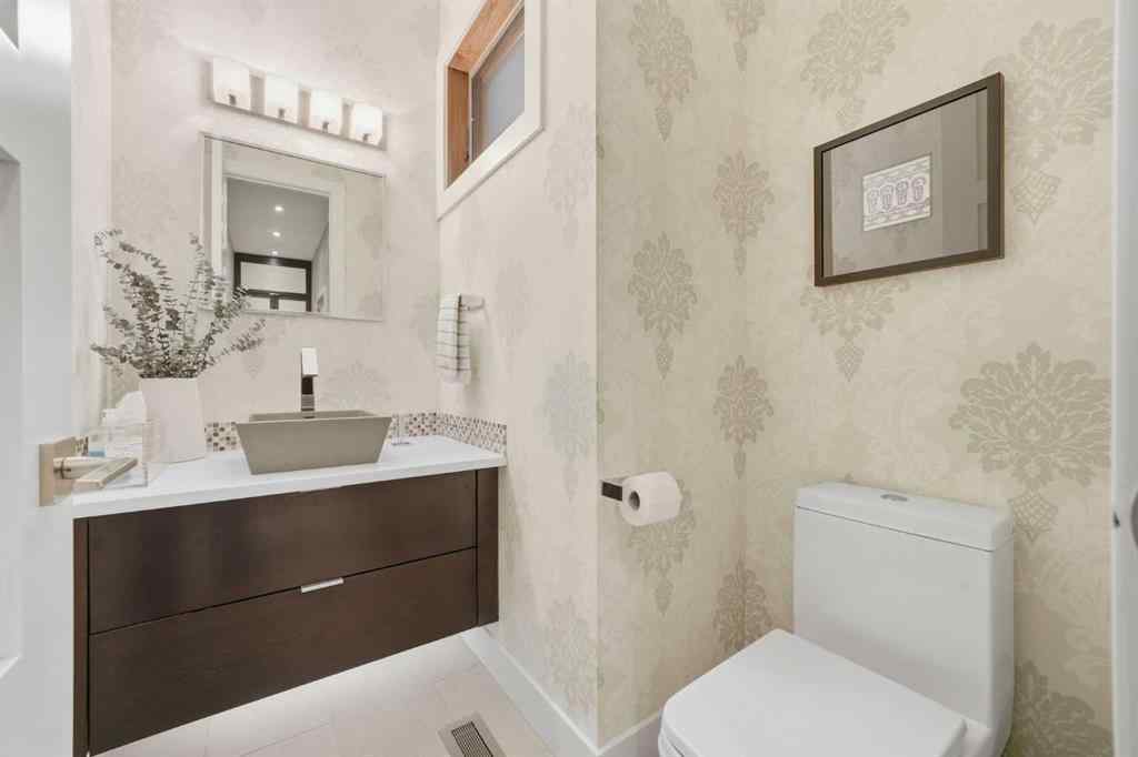 MLS® A2264951 - 2014 32 Avenue SW in South Calgary Calgary, Residential