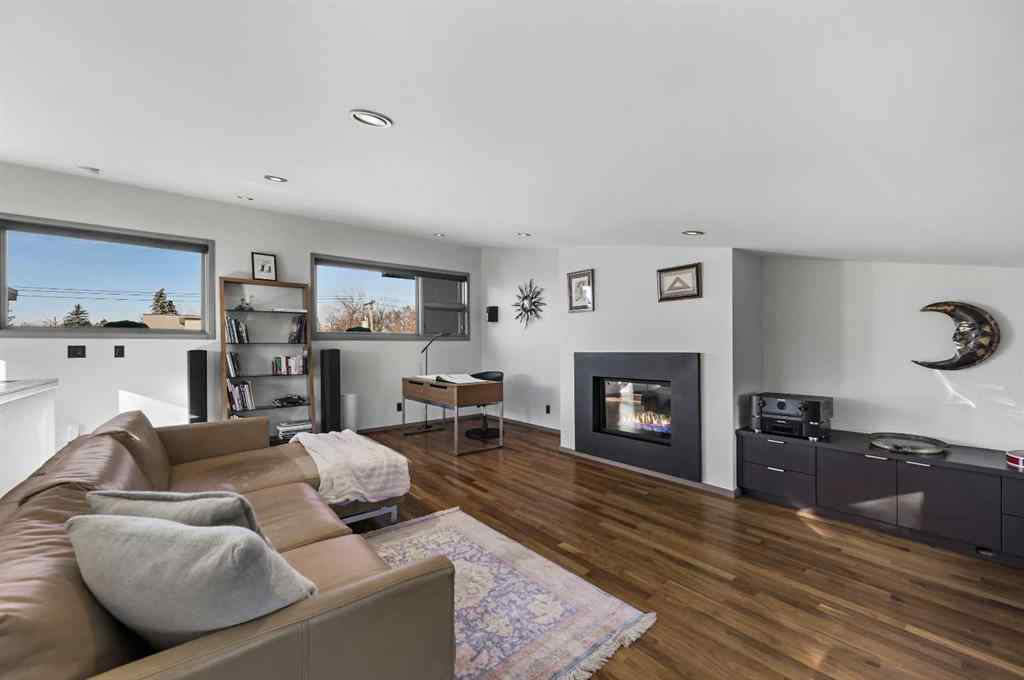 MLS® A2264953 - 2702 28 Avenue SW in Killarney/Glengarry Calgary, Residential