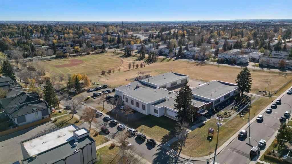 MLS® A2264953 - 2702 28 Avenue SW in Killarney/Glengarry Calgary, Residential