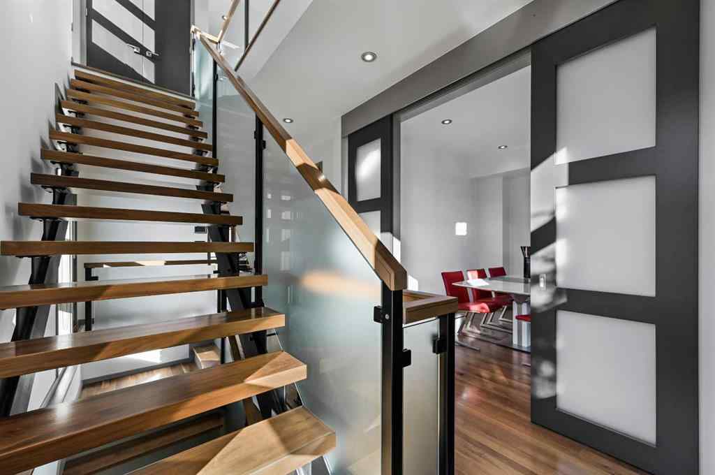 MLS® A2264953 - 2702 28 Avenue SW in Killarney/Glengarry Calgary, Residential