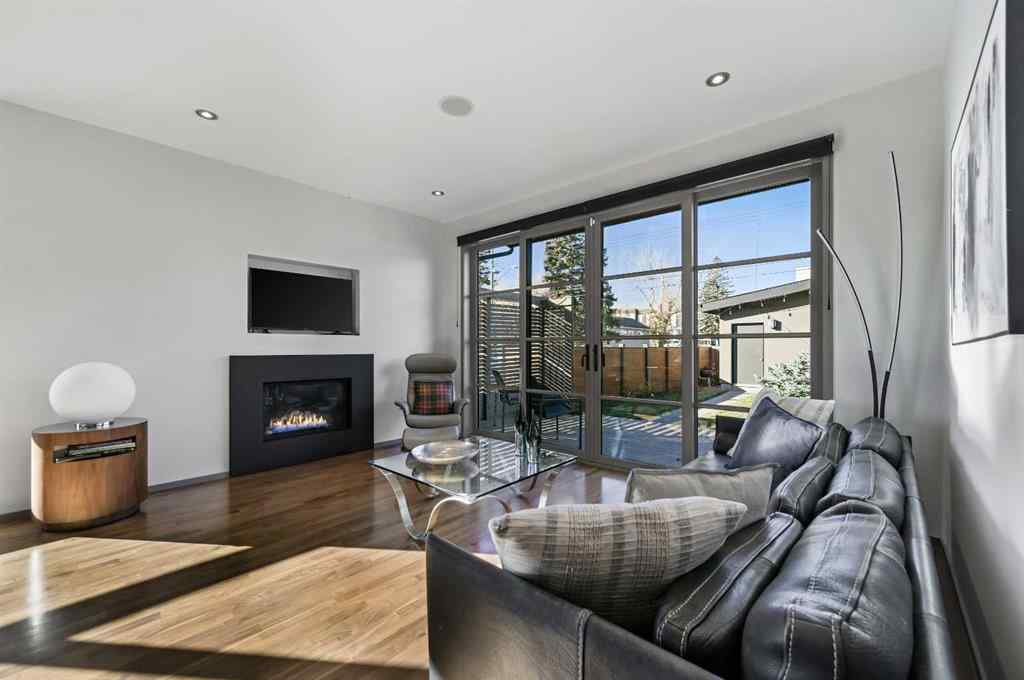 MLS® A2264953 - 2702 28 Avenue SW in Killarney/Glengarry Calgary, Residential