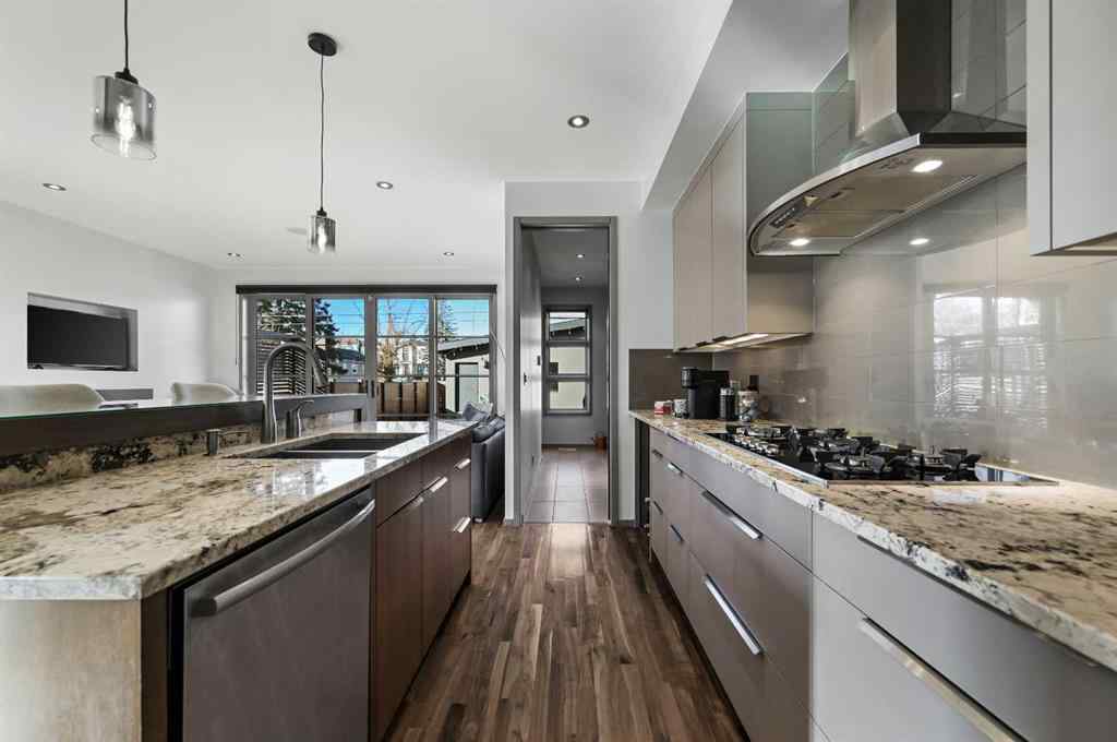 MLS® A2264953 - 2702 28 Avenue SW in Killarney/Glengarry Calgary, Residential