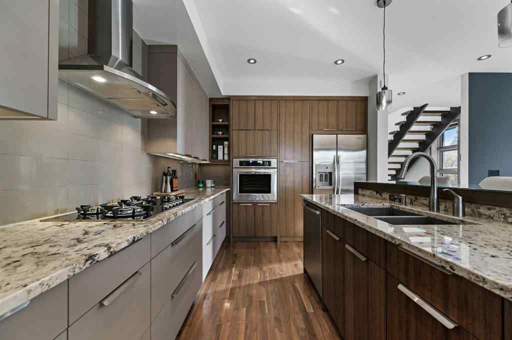 MLS® A2264953 - 2702 28 Avenue SW in Killarney/Glengarry Calgary, Residential