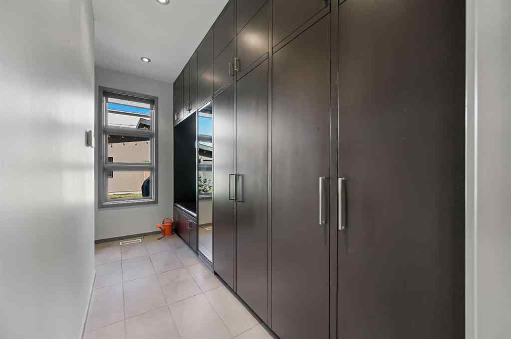 MLS® A2264953 - 2702 28 Avenue SW in Killarney/Glengarry Calgary, Residential