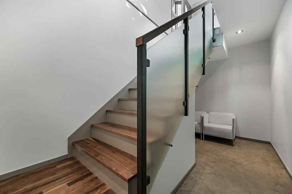 MLS® A2264953 - 2702 28 Avenue SW in Killarney/Glengarry Calgary, Residential