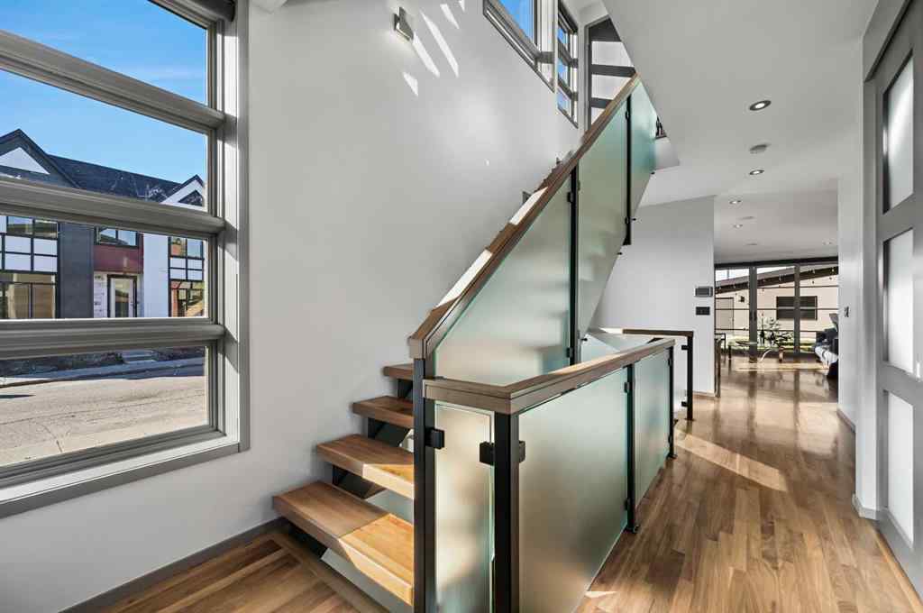 MLS® A2264953 - 2702 28 Avenue SW in Killarney/Glengarry Calgary, Residential