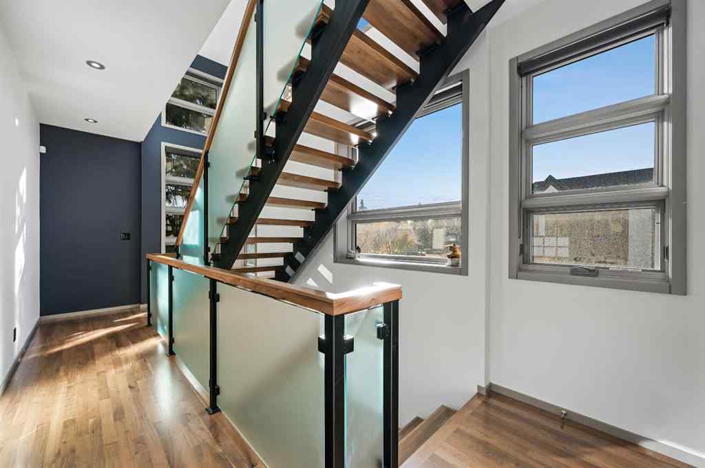 MLS® A2264953 - 2702 28 Avenue SW in Killarney/Glengarry Calgary, Residential