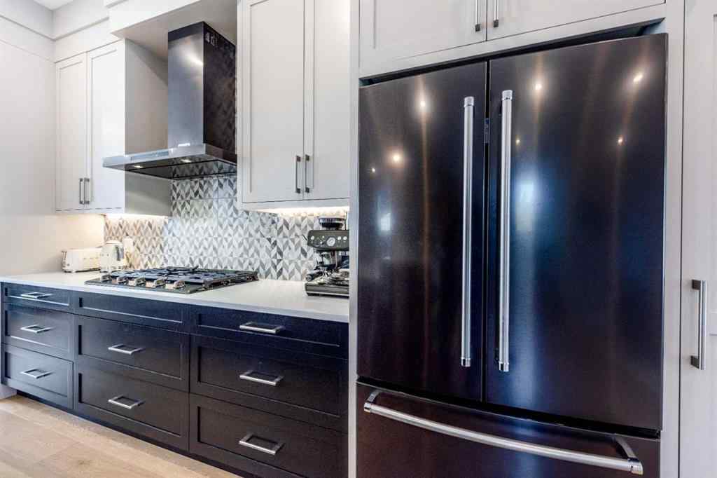 MLS® A2264959 - 4210 41 Avenue SW in Glamorgan Calgary, Residential