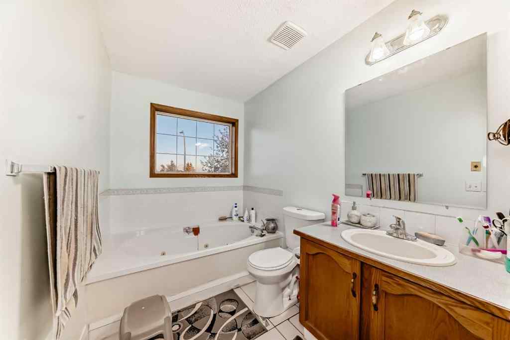 MLS® A2264960 - 11 San Diego Green NE in Monterey Park Calgary, Residential