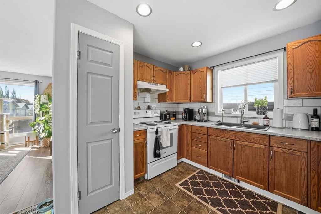 MLS® A2264968 - 106 Drummond Close  in Davenport Red Deer, Residential