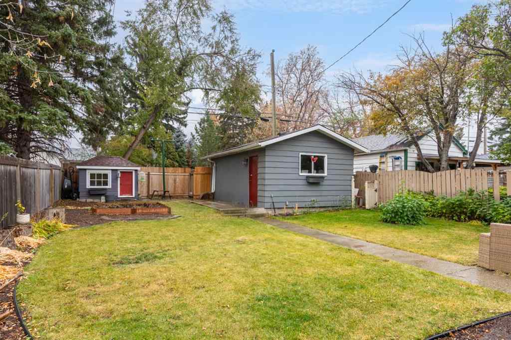 MLS® A2264981 - 437 30 Avenue NW in Mount Pleasant Calgary, Residential