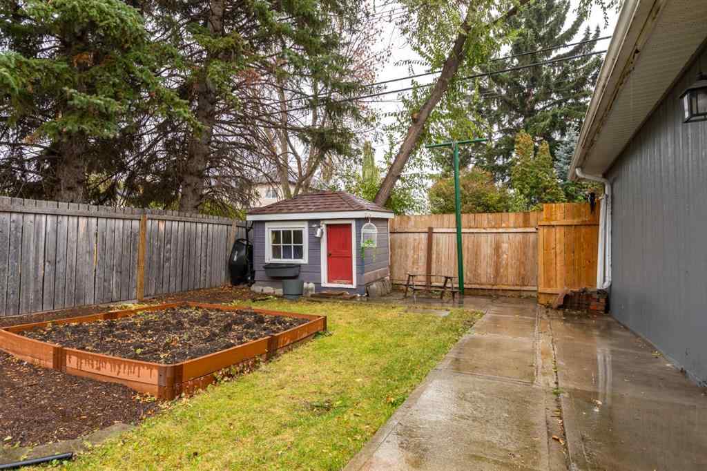 MLS® A2264981 - 437 30 Avenue NW in Mount Pleasant Calgary, Residential