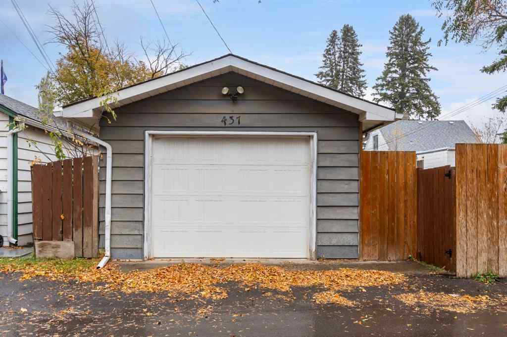 MLS® A2264981 - 437 30 Avenue NW in Mount Pleasant Calgary, Residential