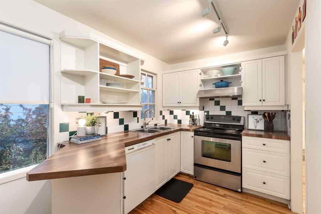 MLS® A2264981 - 437 30 Avenue NW in Mount Pleasant Calgary, Residential