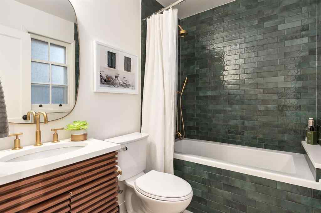 MLS® A2264981 - 437 30 Avenue NW in Mount Pleasant Calgary, Residential