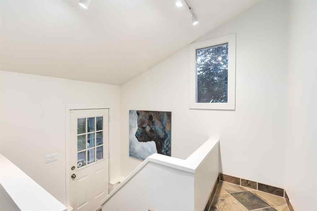 MLS® A2264981 - 437 30 Avenue NW in Mount Pleasant Calgary, Residential