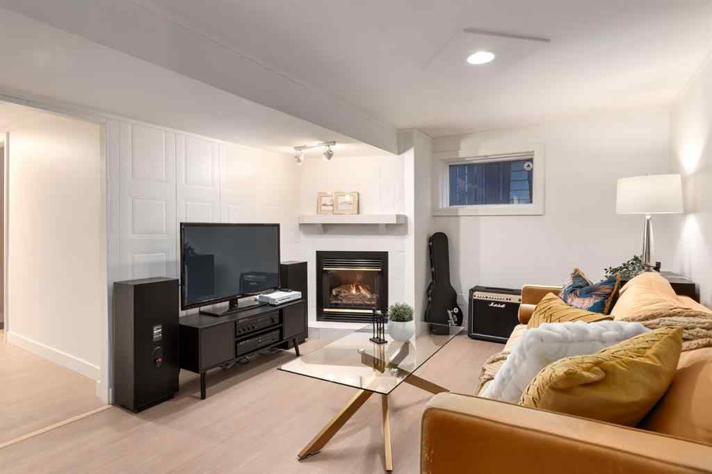 MLS® A2264981 - 437 30 Avenue NW in Mount Pleasant Calgary, Residential