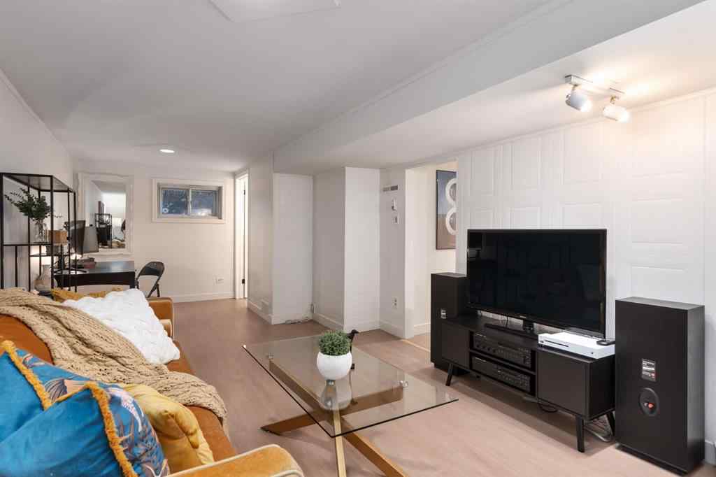 MLS® A2264981 - 437 30 Avenue NW in Mount Pleasant Calgary, Residential