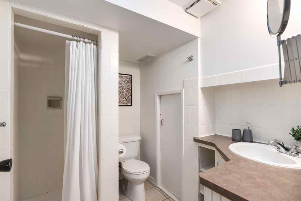 MLS® A2264981 - 437 30 Avenue NW in Mount Pleasant Calgary, Residential