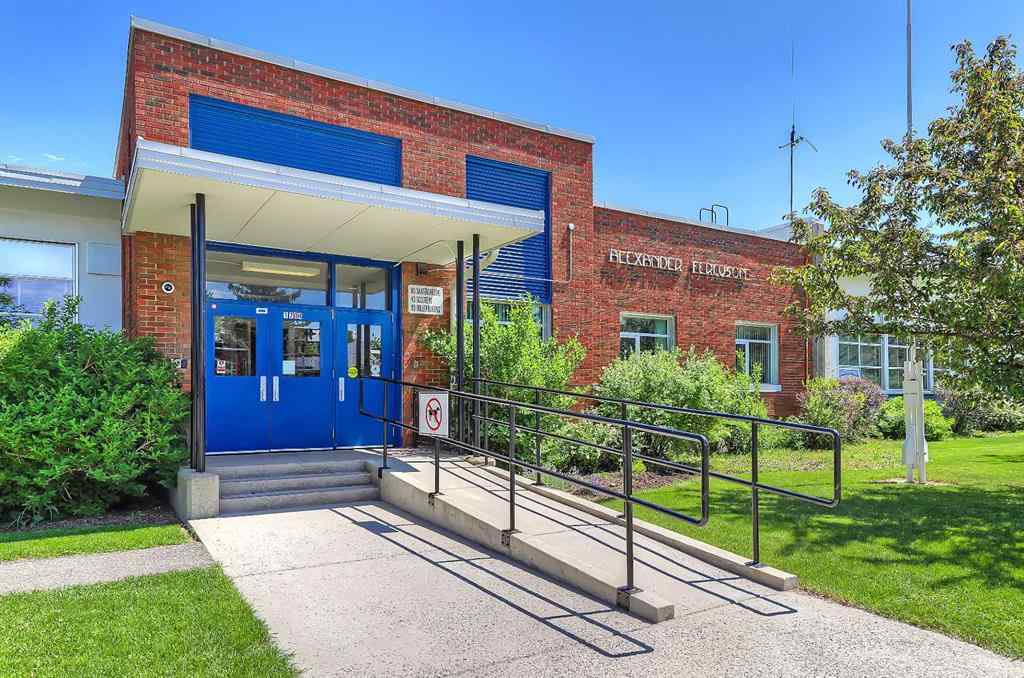 MLS® A2264990 - 2402 36 Street SW in Killarney/Glengarry Calgary, Residential