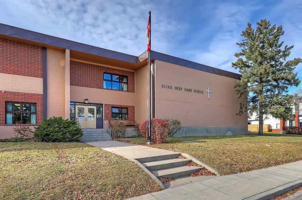 MLS® A2264990 - 2402 36 Street SW in Killarney/Glengarry Calgary, Residential