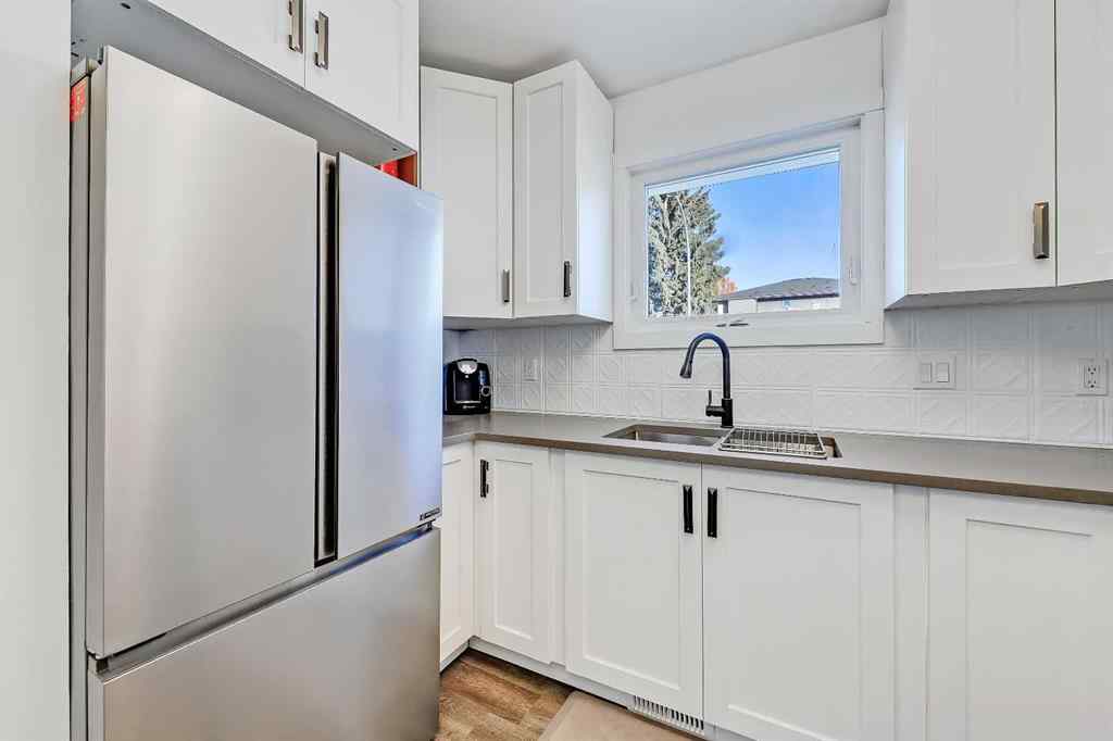 MLS® A2264990 - 2402 36 Street SW in Killarney/Glengarry Calgary, Residential
