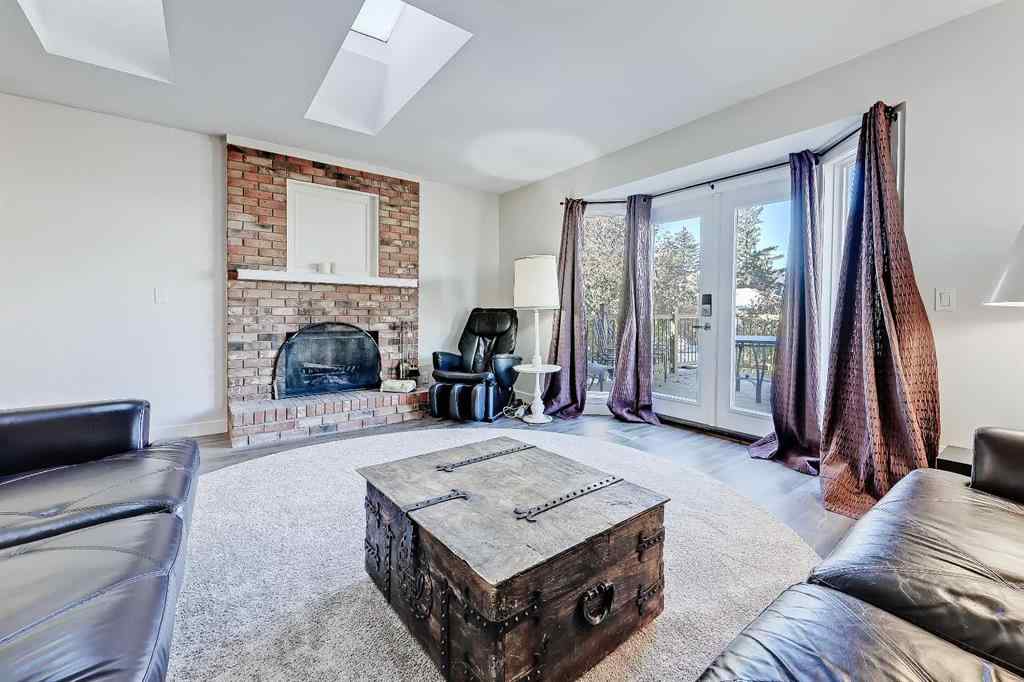 MLS® A2264990 - 2402 36 Street SW in Killarney/Glengarry Calgary, Residential