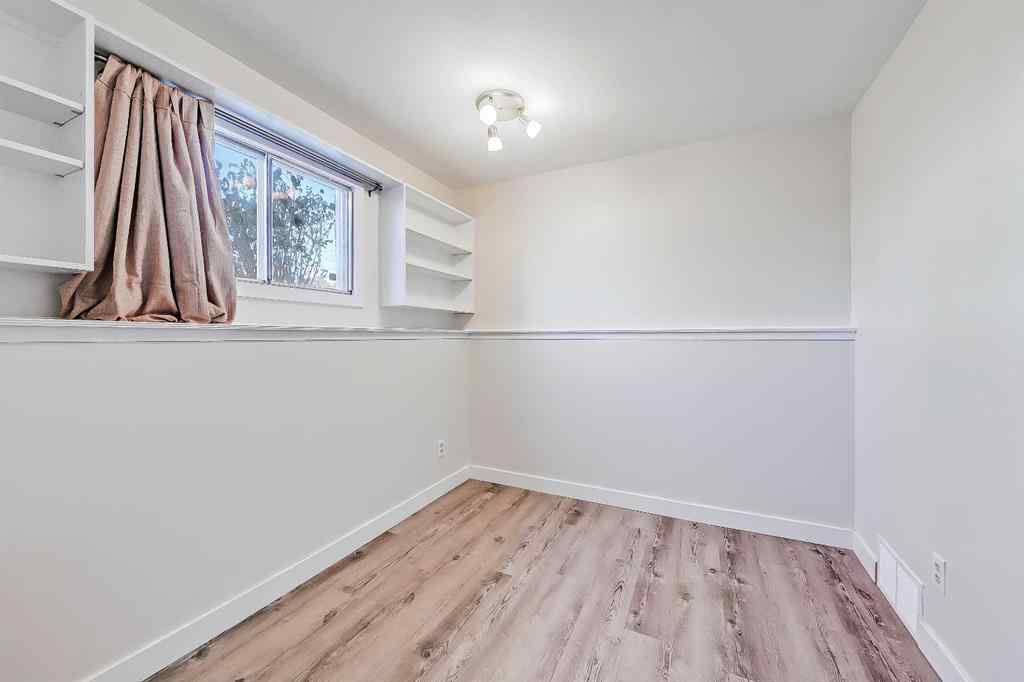 MLS® A2264990 - 2402 36 Street SW in Killarney/Glengarry Calgary, Residential