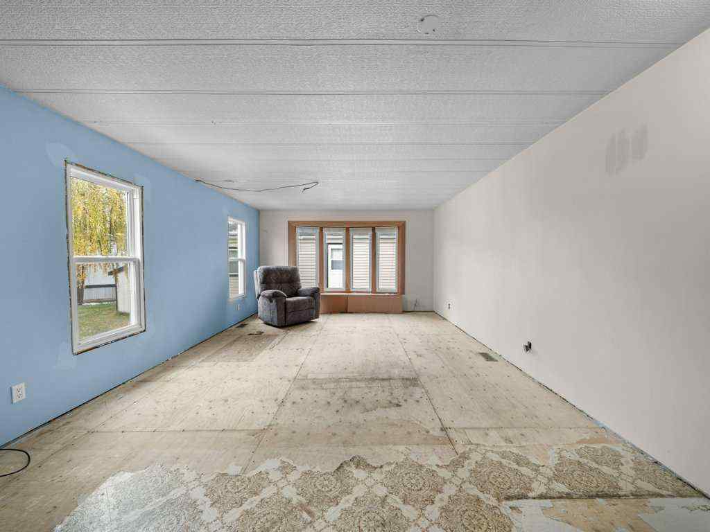 MLS® A2265004 - 102 Burroughs Place NE in Monterey Park Calgary, Mobile