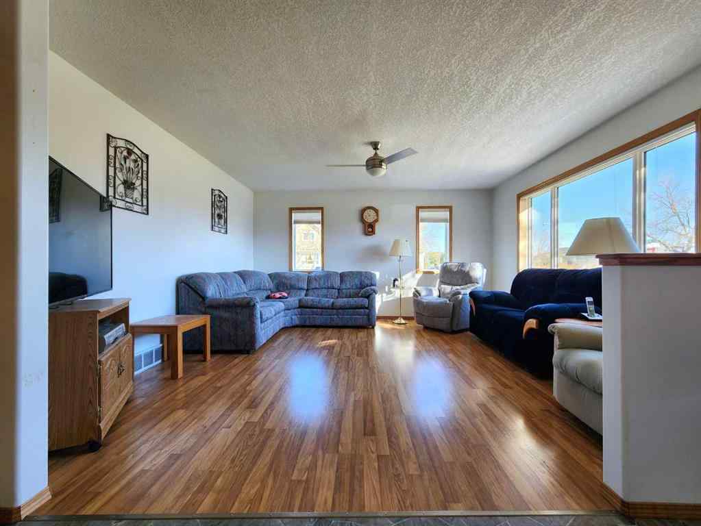 MLS® A2265028 - 5323 3 Street W in NONE Claresholm, Residential