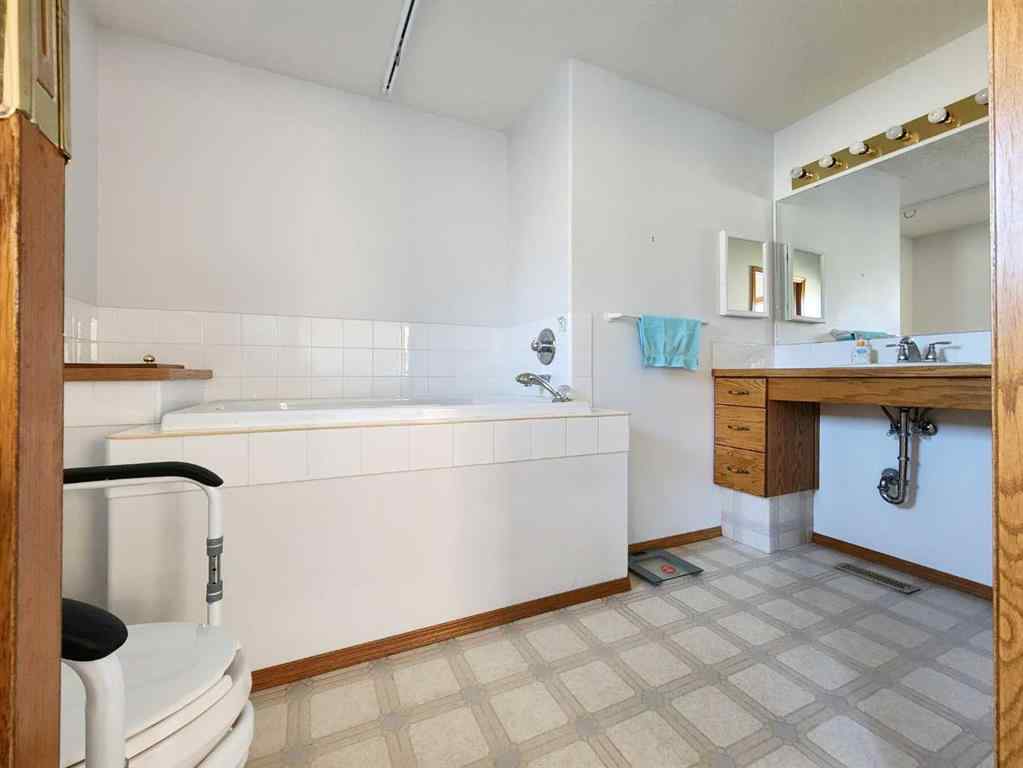 MLS® A2265028 - 5323 3 Street W in NONE Claresholm, Residential