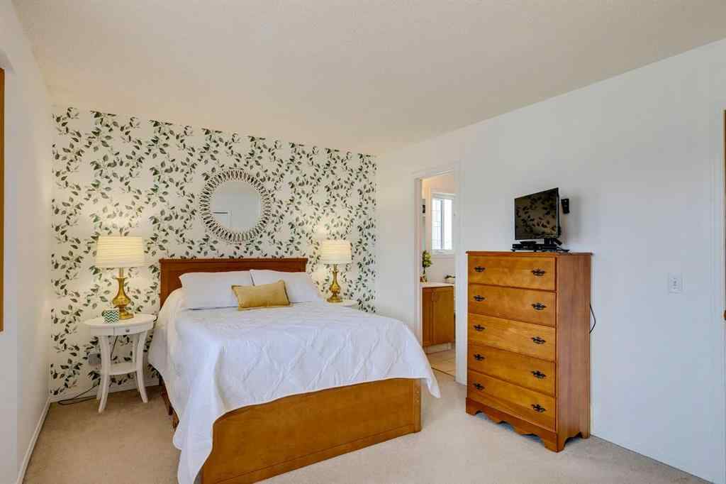 MLS® A2265042 - 396 Regal Park NE in Renfrew Calgary, Residential