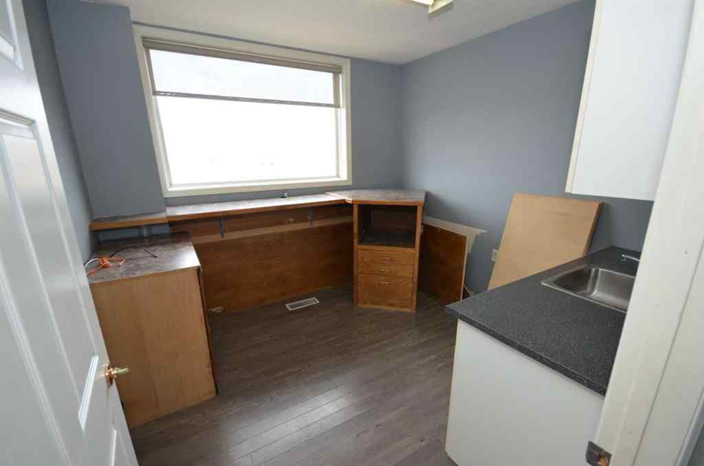 MLS® A2265053 - Unit #106 4 Cuendet Industrial Way  in Cuendet Industrial Park Sylvan Lake, Commercial