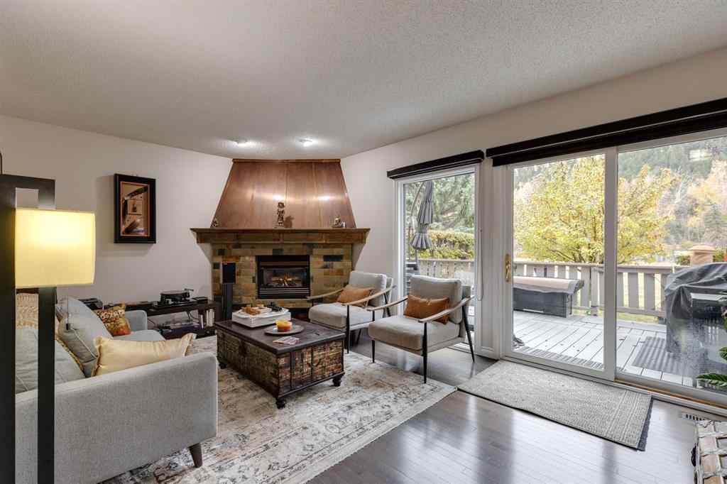 MLS® A2265055 - 3841 Point Mckay Road NW in Point McKay Calgary, Residential