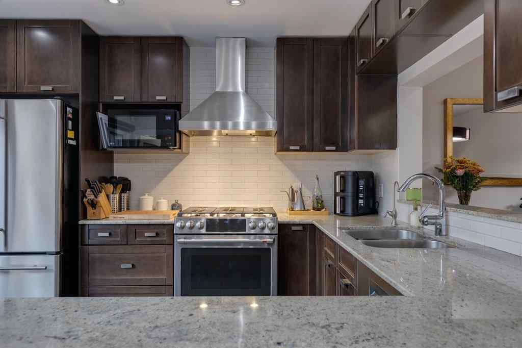 MLS® A2265055 - 3841 Point Mckay Road NW in Point McKay Calgary, Residential