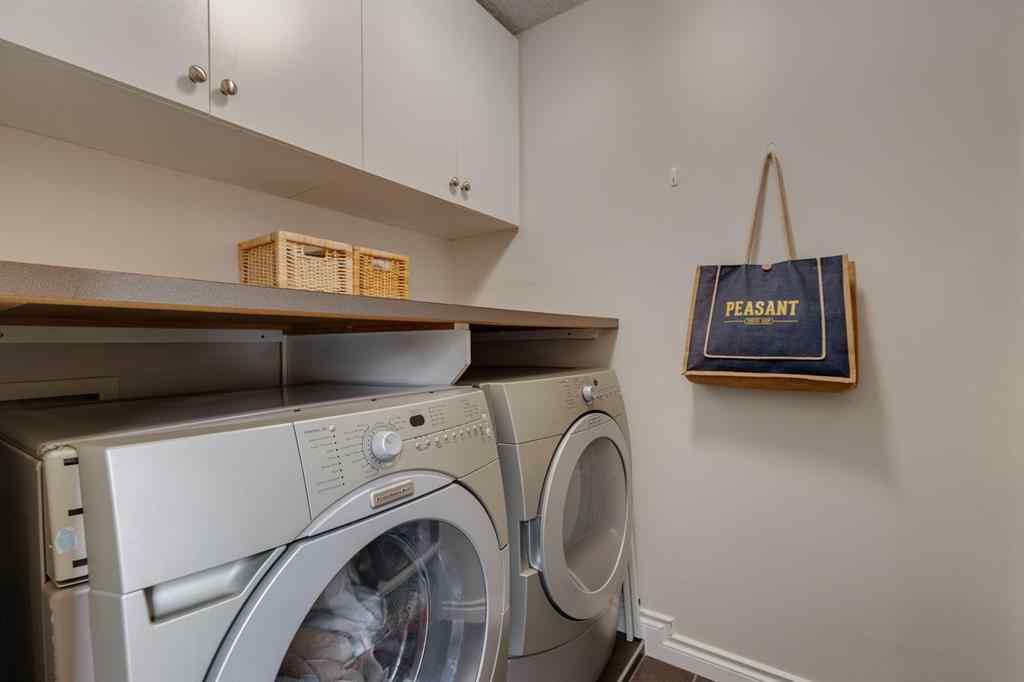 MLS® A2265055 - 3841 Point Mckay Road NW in Point McKay Calgary, Residential