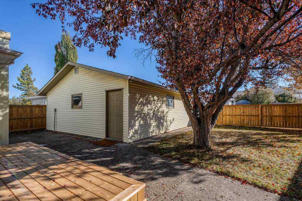 MLS® A2265065 - 108 Woodborough Crescent SW in Woodbine Calgary, Residential