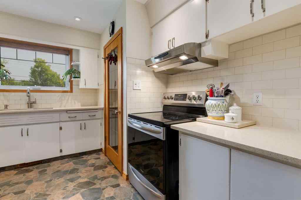 MLS® A2265066 - 48 Chancellor Way NW in Cambrian Heights Calgary, Residential